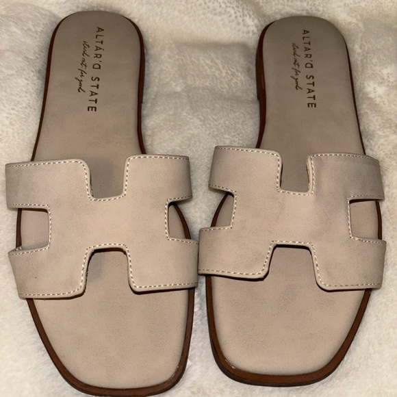 Altar'd State Women's Cream Slide Sandals - Picture 2 of 4